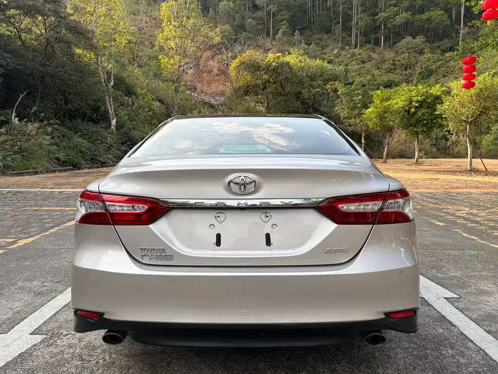TOYOTA CAMRY