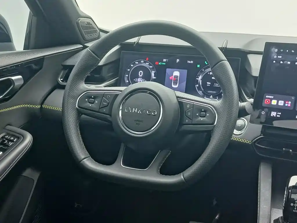 Lynk & Co 03 — миниатюра 8