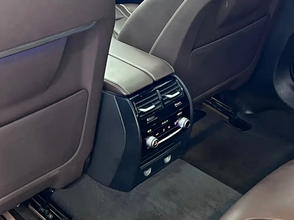 BMW 5 Series — миниатюра 20
