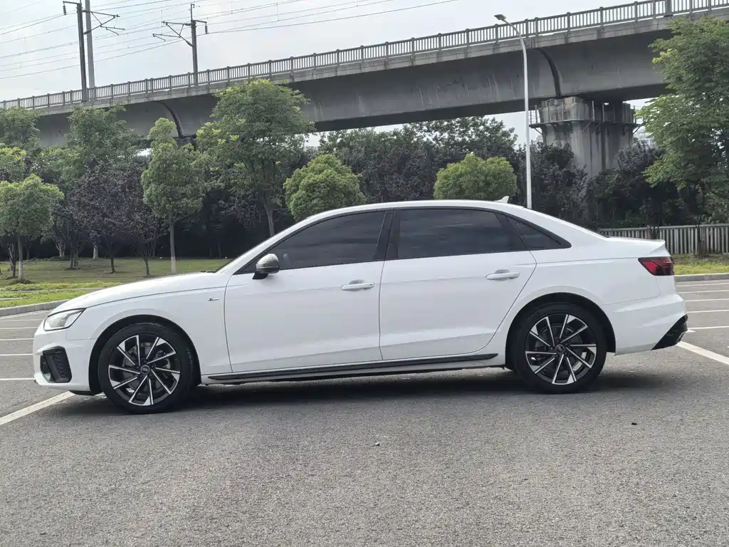 Audi A4L 2023 40 TFSI Luxury