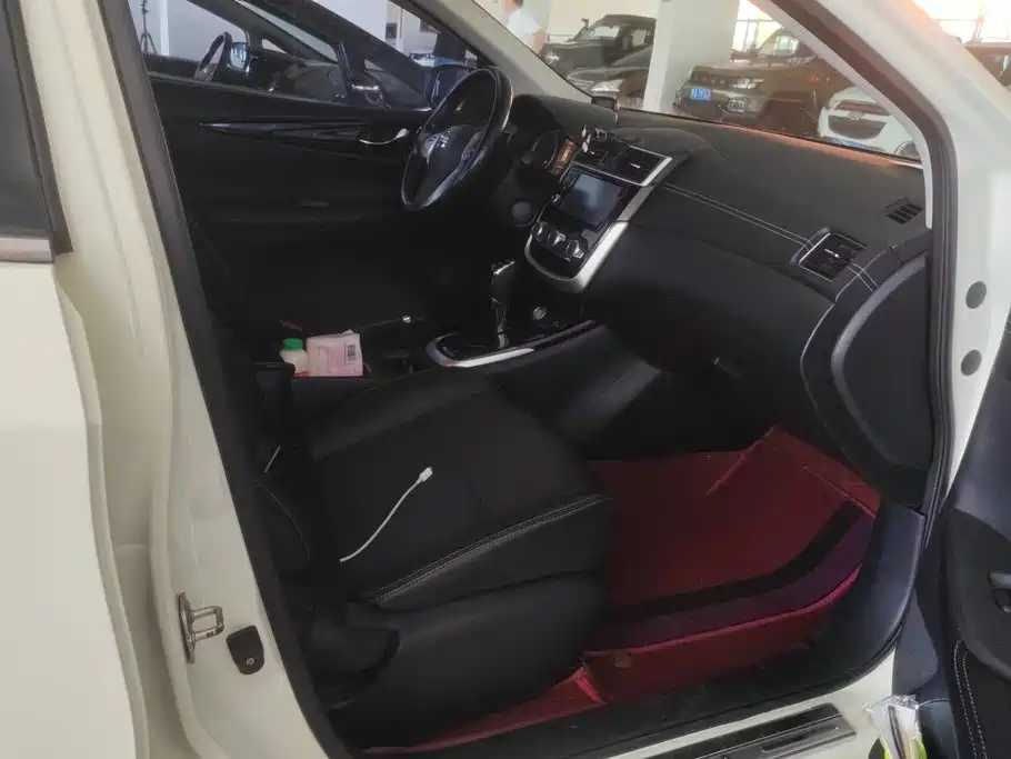 Nissan Tiida — миниатюра 8