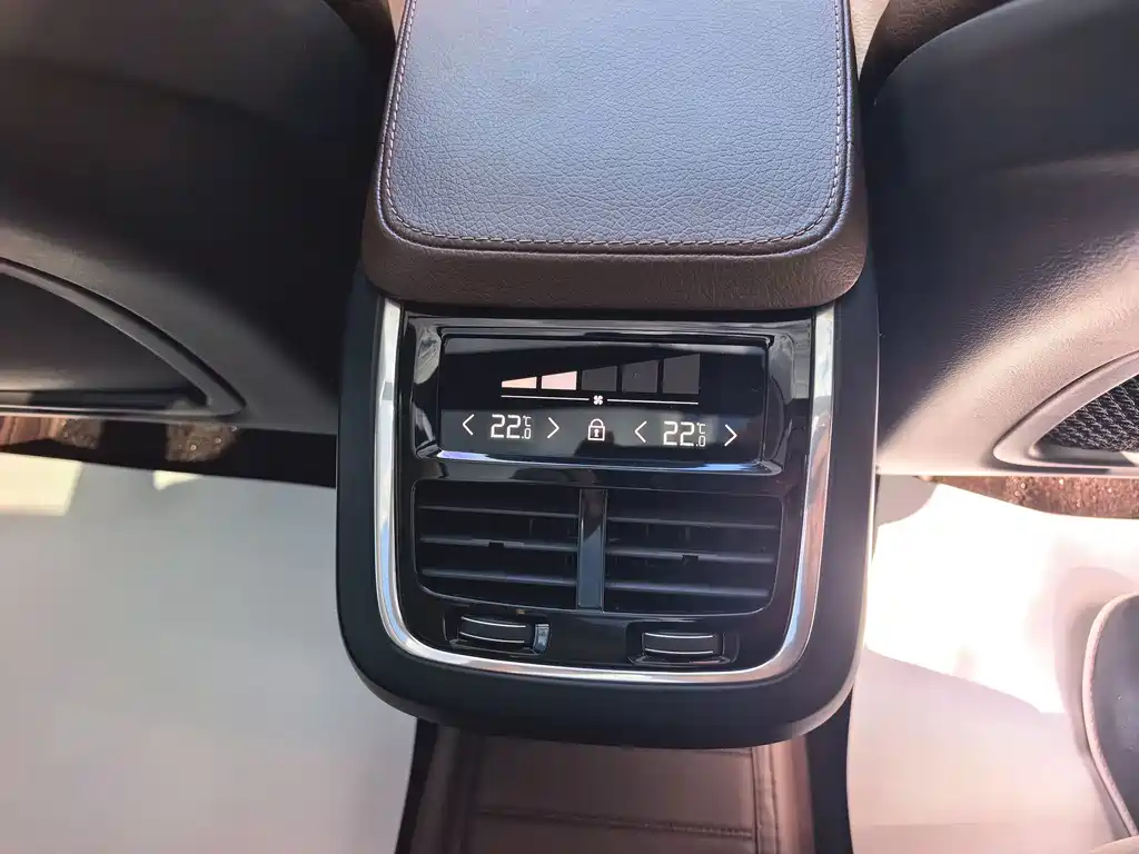Volvo XC90 — миниатюра 14