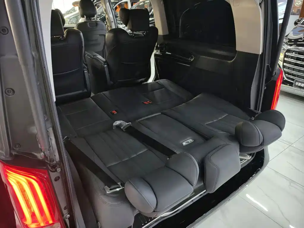 Mercedes-Benz V-Class — миниатюра 17