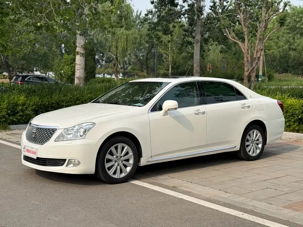 Toyota Crown 2012