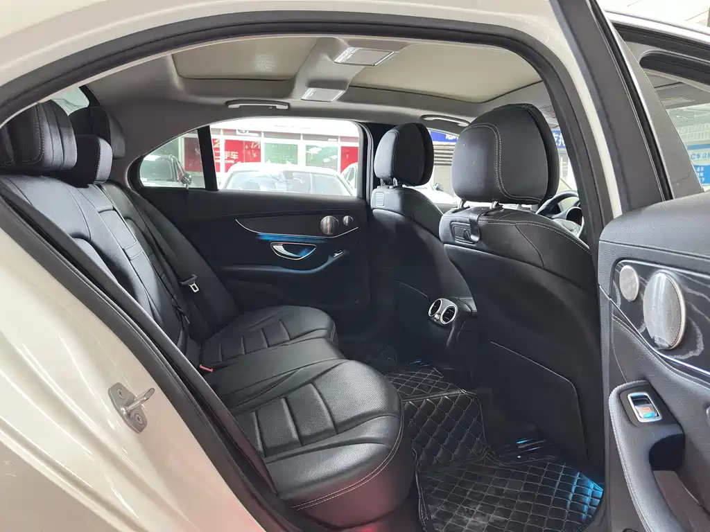 Mercedes-Benz C-Class — миниатюра 11