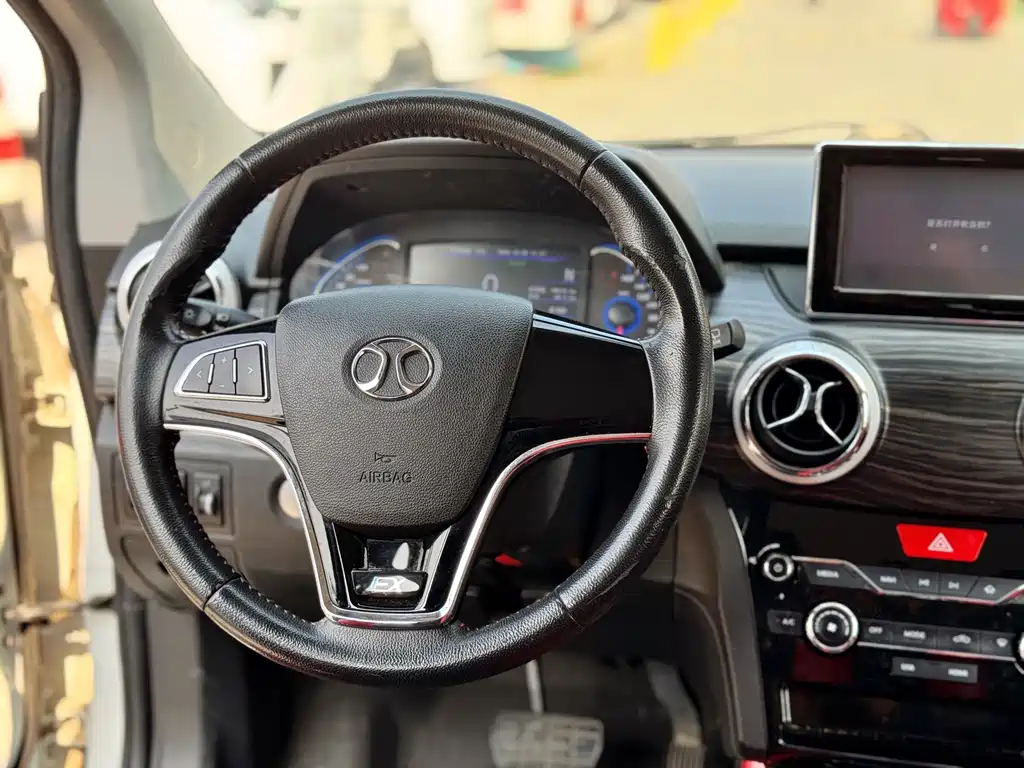 BAIC New Energy EX — миниатюра 9