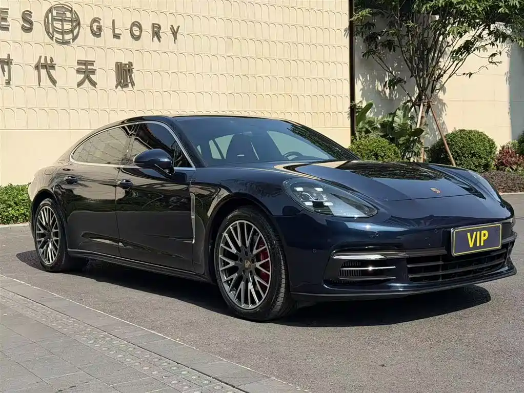 Porsche Panamera 2021