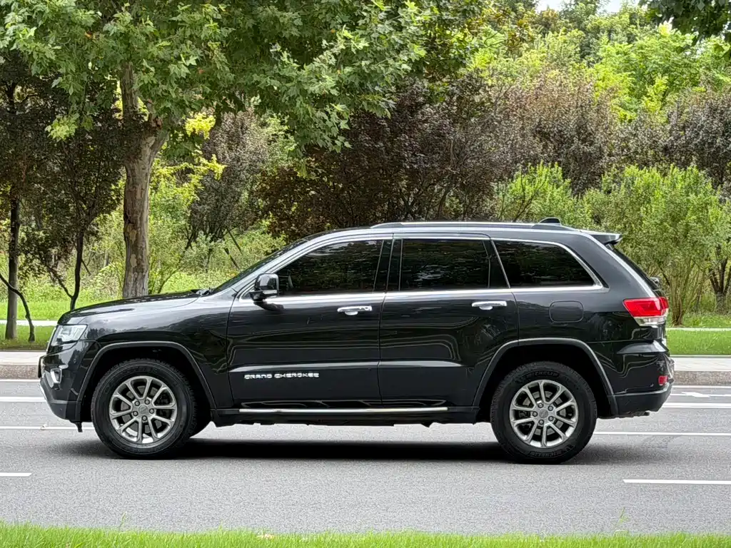 Jeep Grand Cherokee (Import) — миниатюра 10