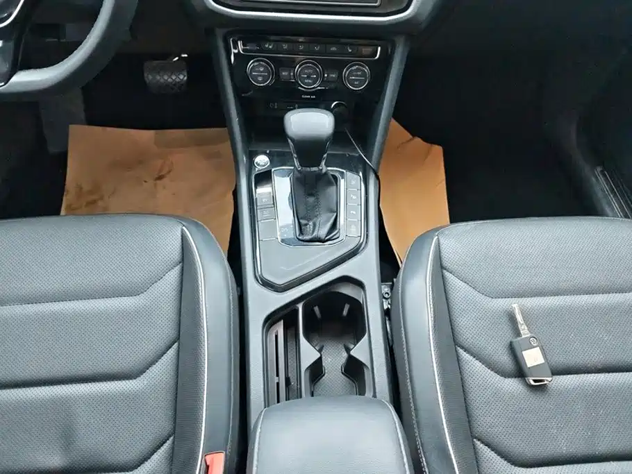 Volkswagen Tiguan L — миниатюра 16