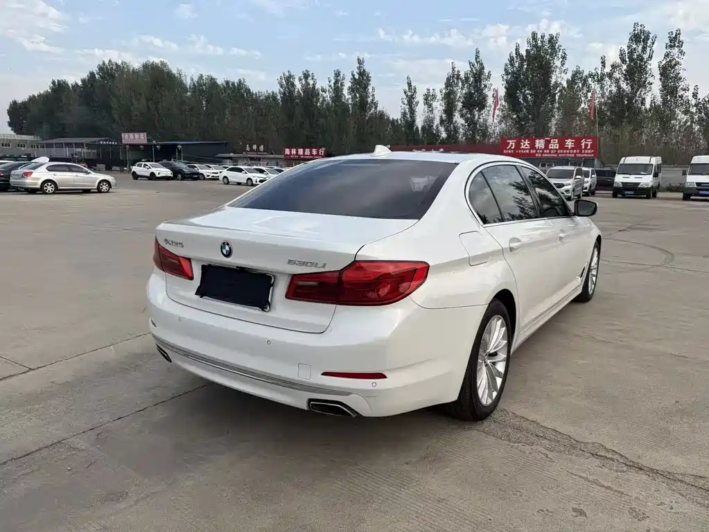 BMW 5 Series — миниатюра 4