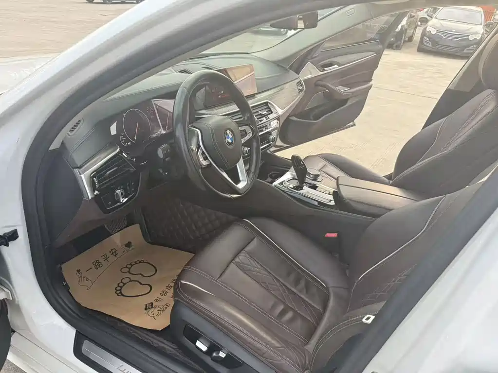 BMW 5 Series — миниатюра 7