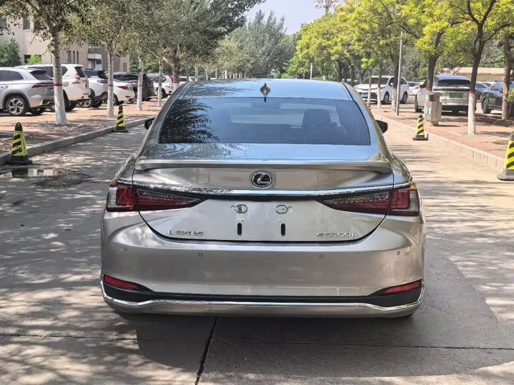 Lexus ES — миниатюра 8