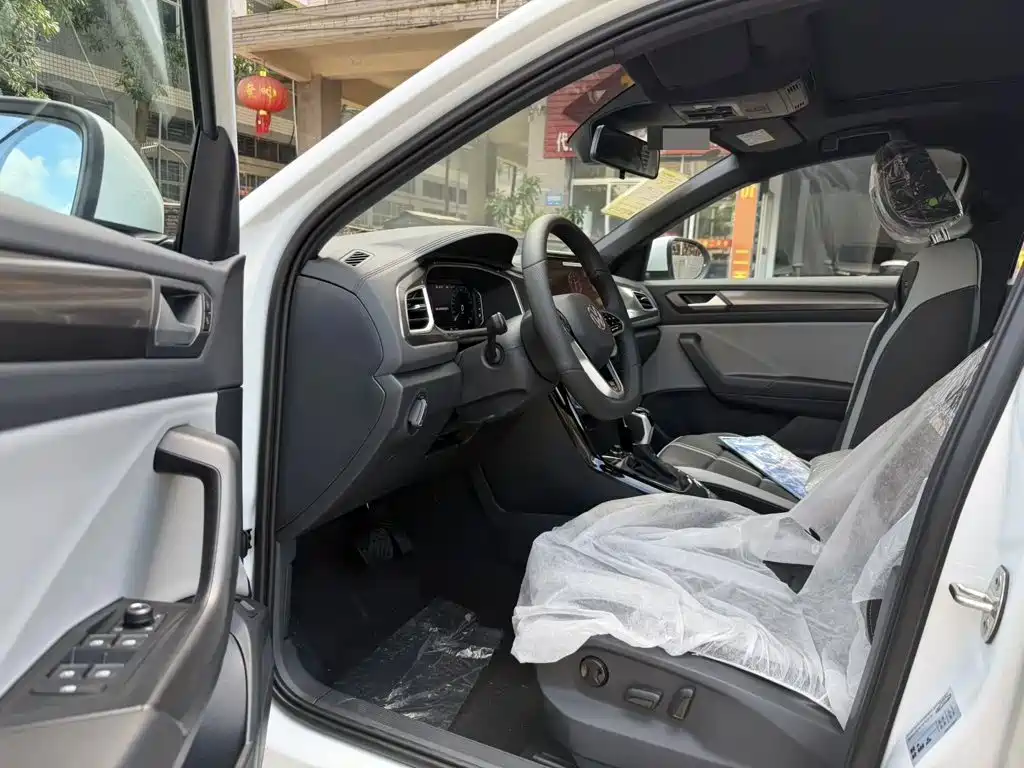 Volkswagen T-Roc — миниатюра 4
