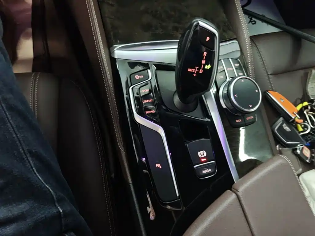 BMW 5 Series — миниатюра 14