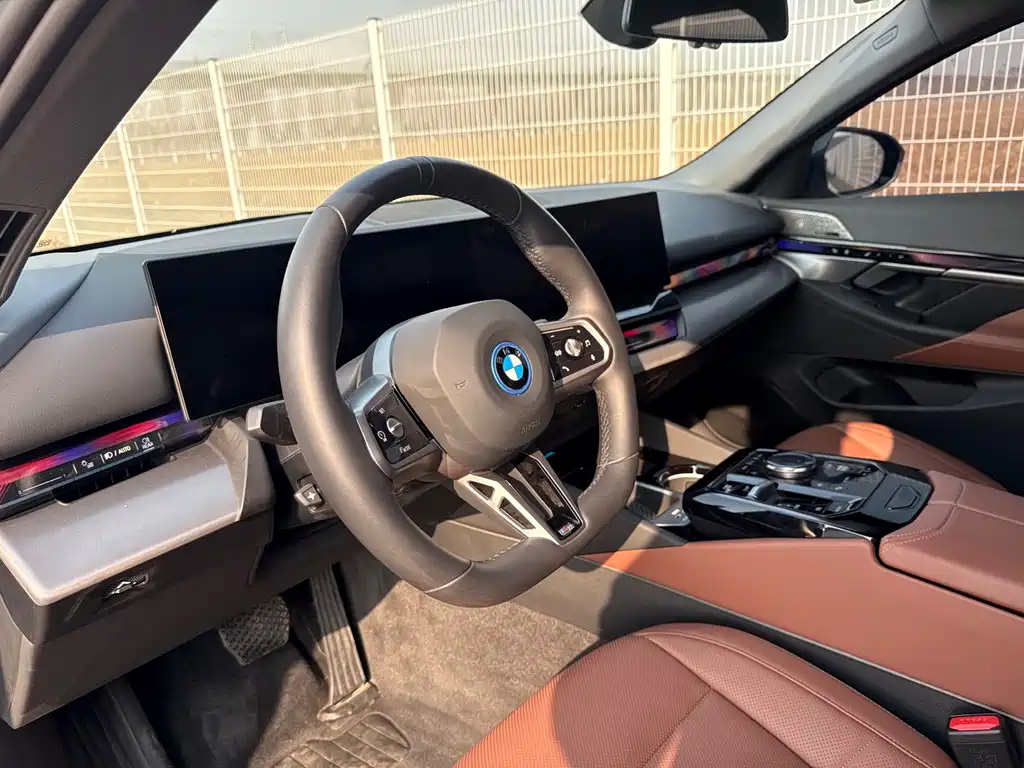 BMW I5
