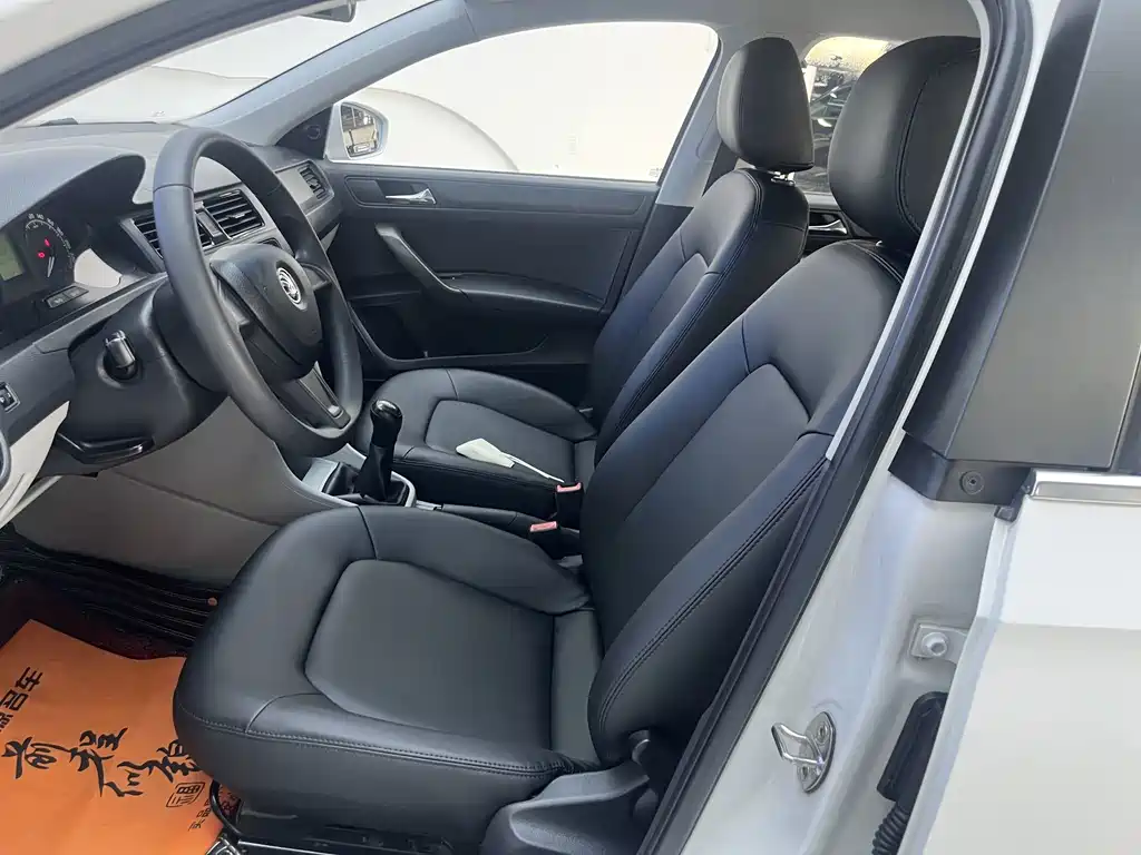 Skoda Rapid — миниатюра 5