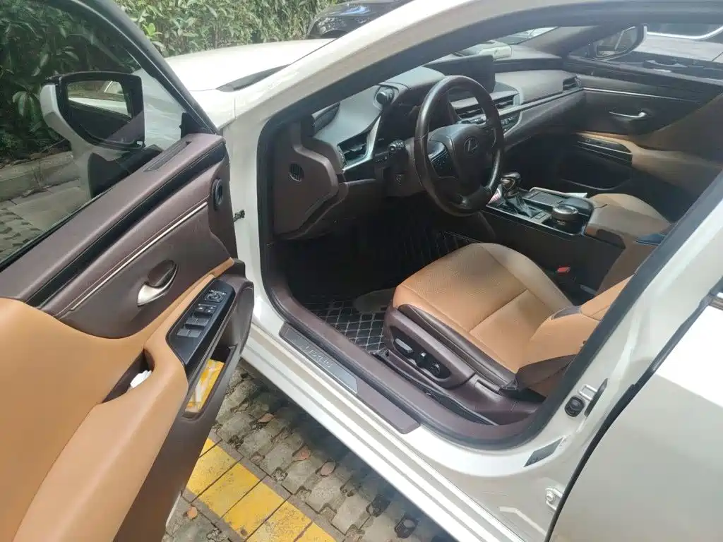 Lexus ES — миниатюра 14
