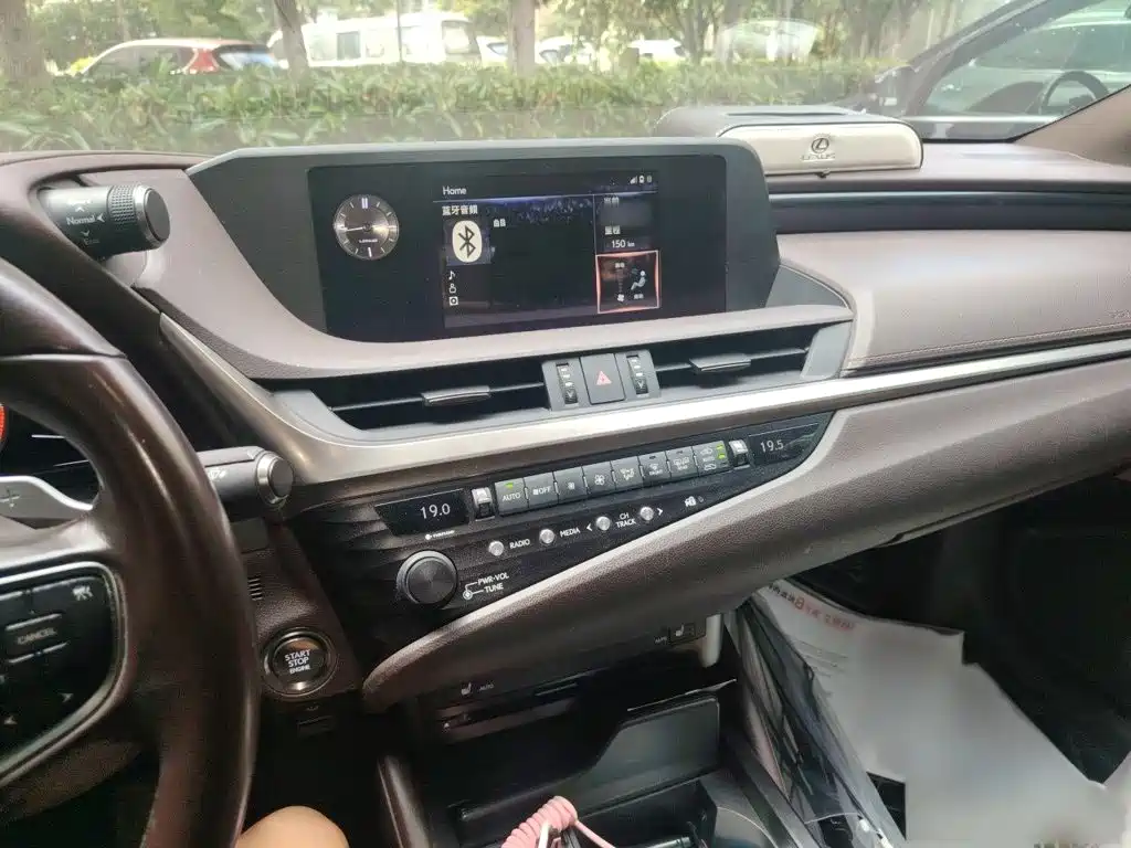 Lexus ES — миниатюра 6