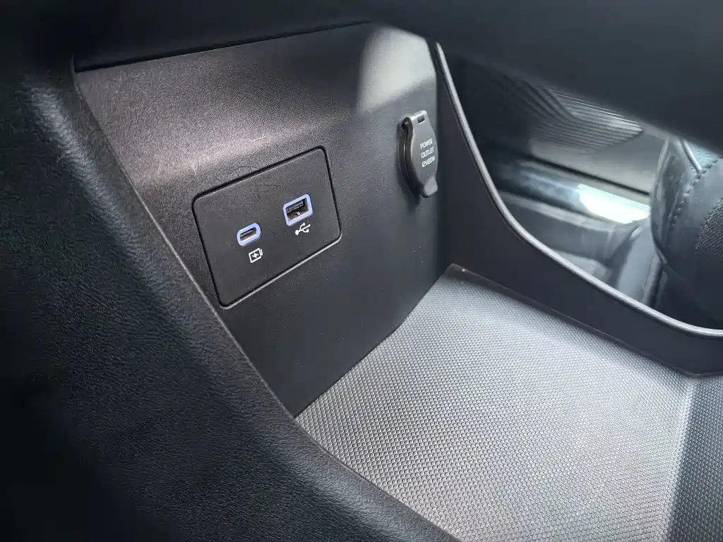 Geely Xingyue L — миниатюра 28