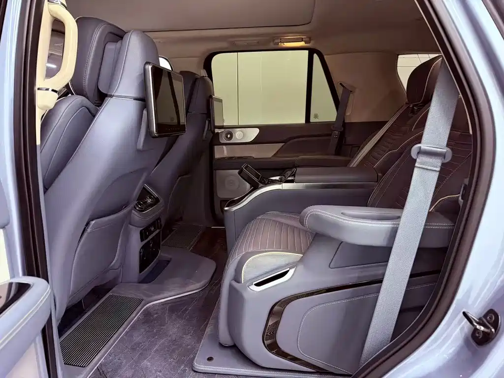 Lincoln Navigator — миниатюра 5