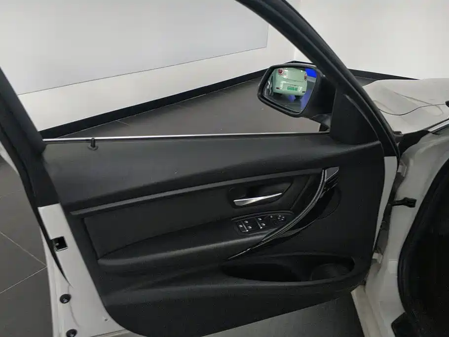 BMW 3 Series — миниатюра 7