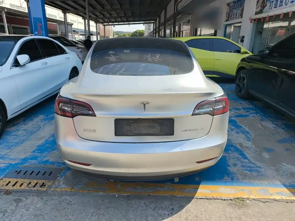 Tesla Model 3 — миниатюра 6