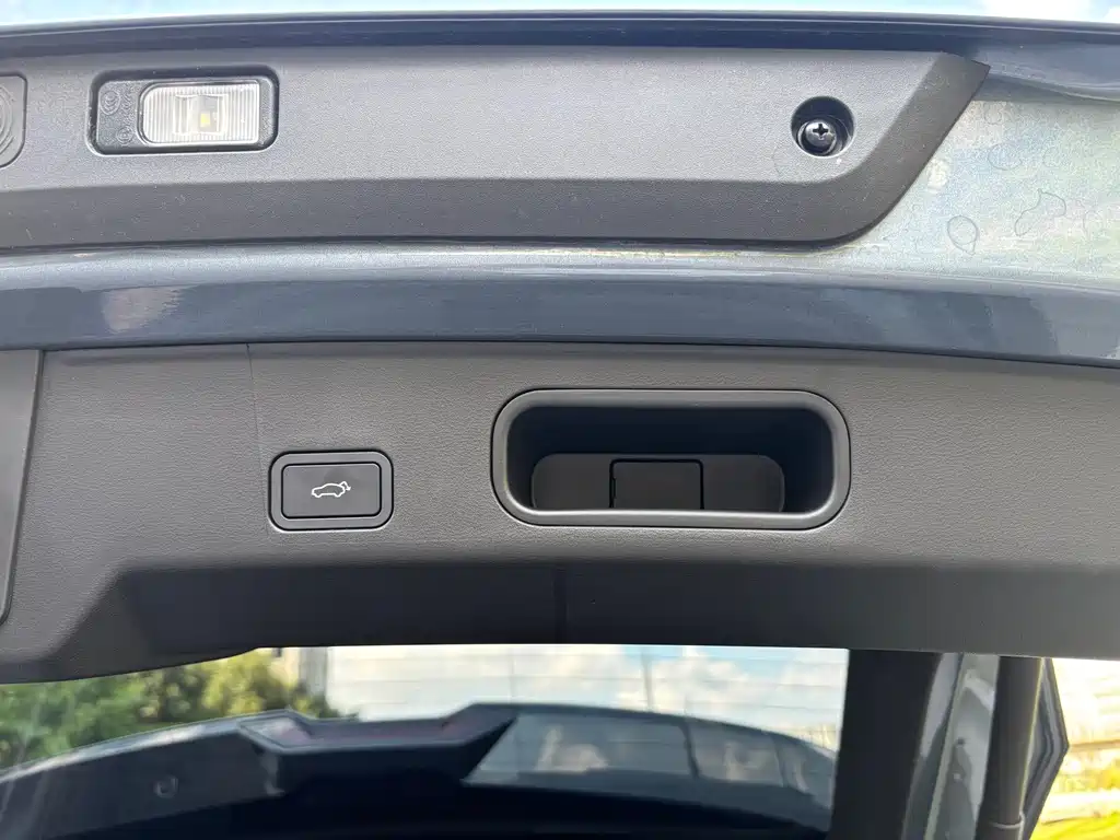 Geely Boyue L — миниатюра 26