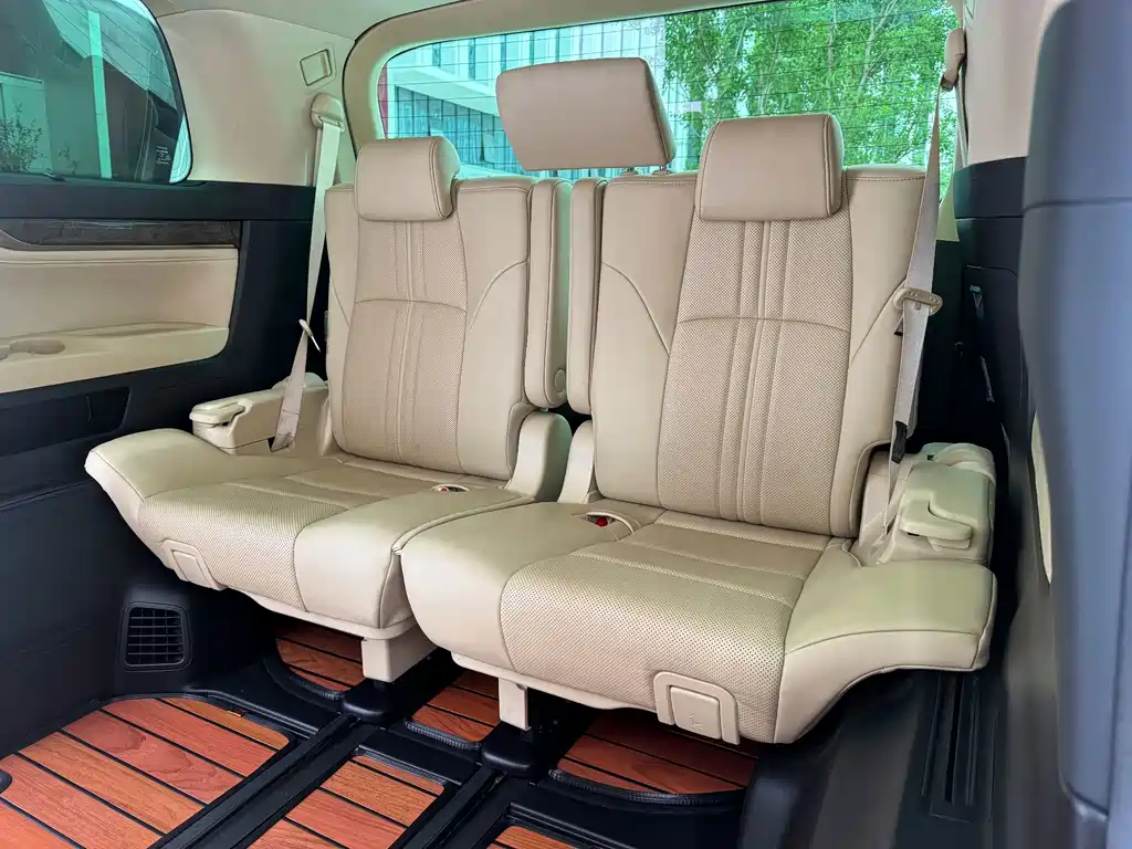 Toyota Alphard — миниатюра 14