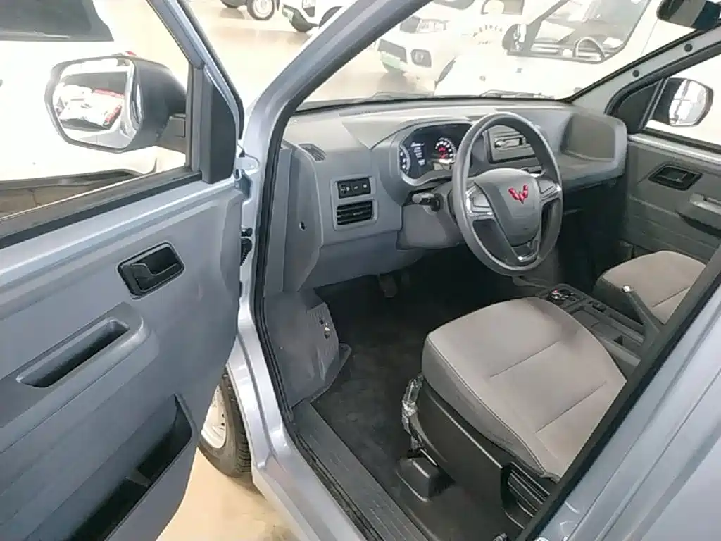 Wuling Yangguang — миниатюра 16