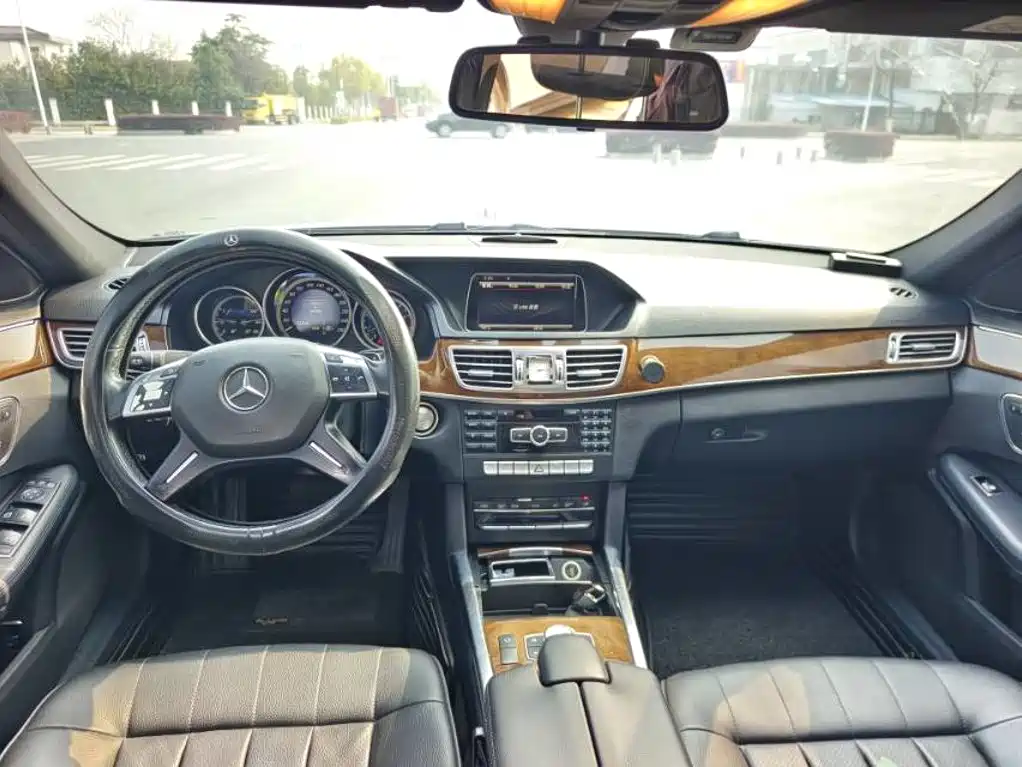 Mercedes-Benz E-Class — миниатюра 5