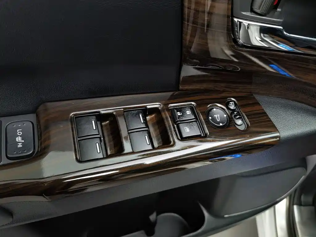 Honda Elysion — миниатюра 9
