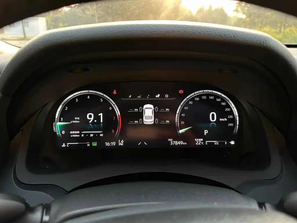 Toyota Camry — миниатюра 11