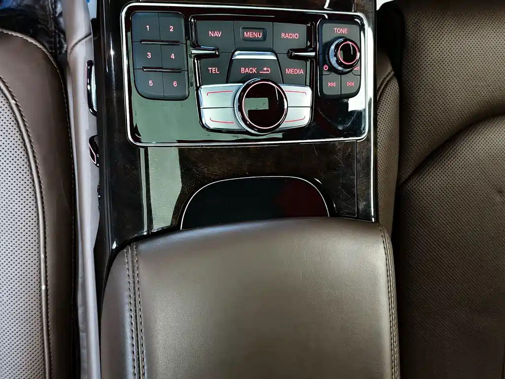 Audi A8 — миниатюра 10