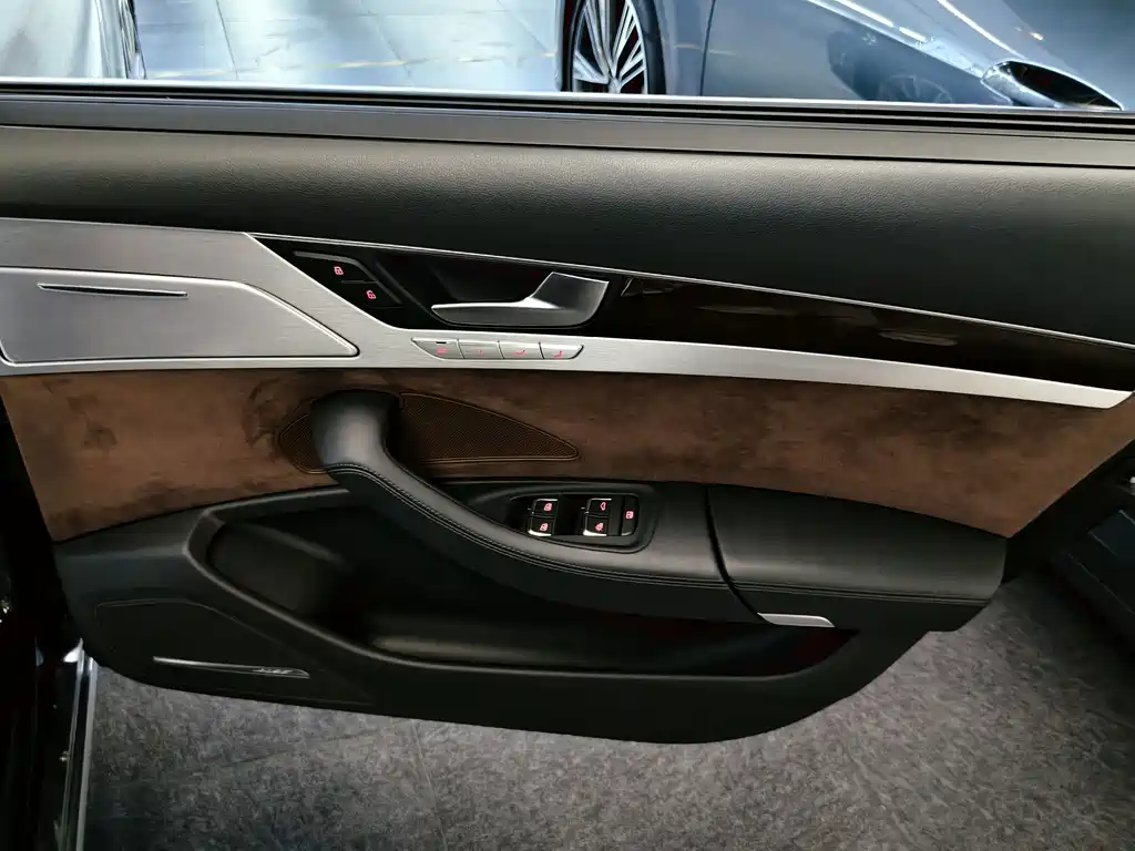 Audi A8 — миниатюра 12