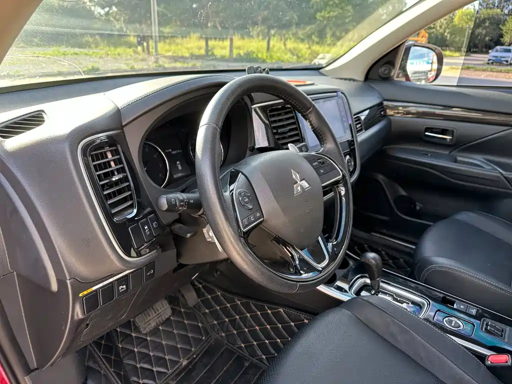 Mitsubishi Outlander — миниатюра 11