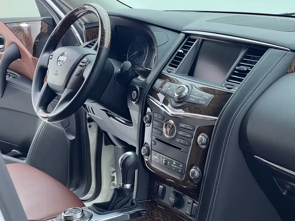 Nissan Patrol — миниатюра 16