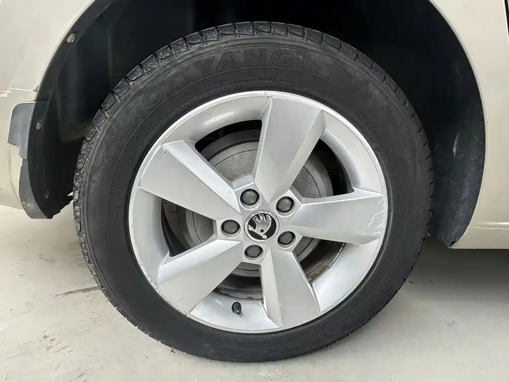 Skoda Rapid — миниатюра 12