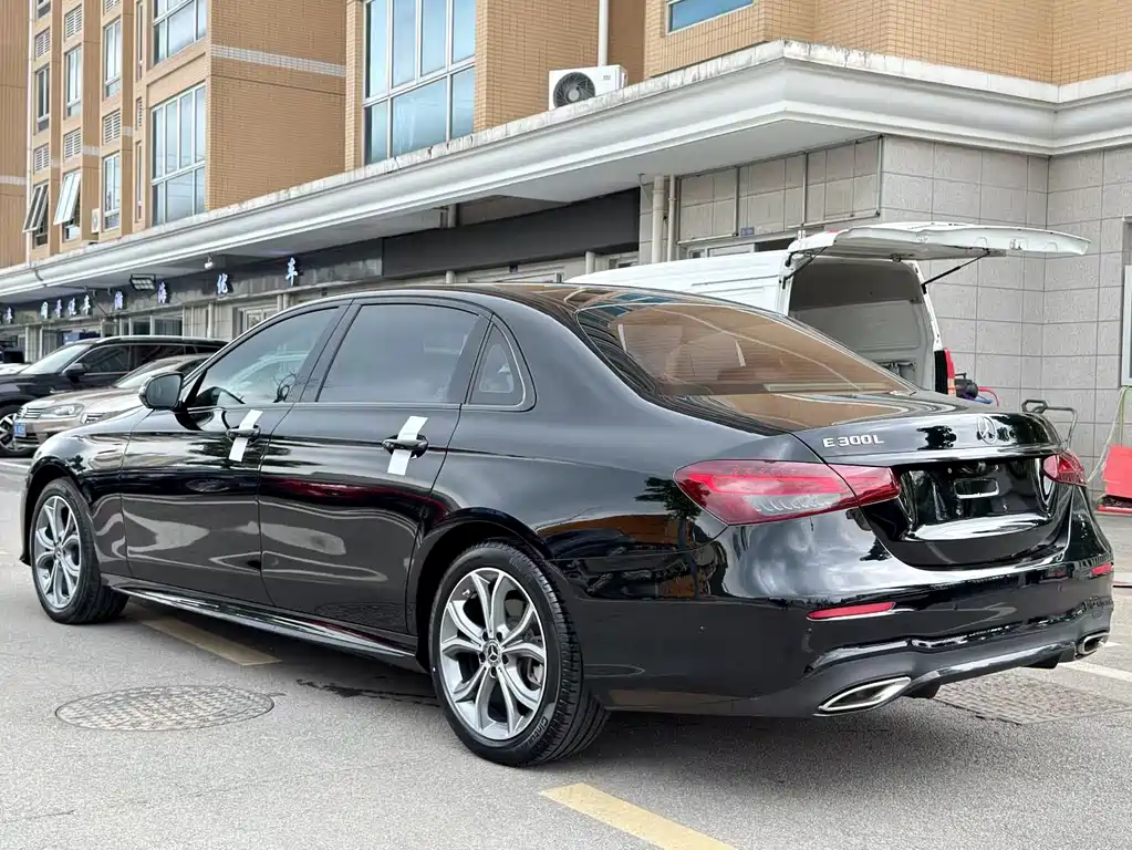 Mercedes-Benz E-Class — миниатюра 9