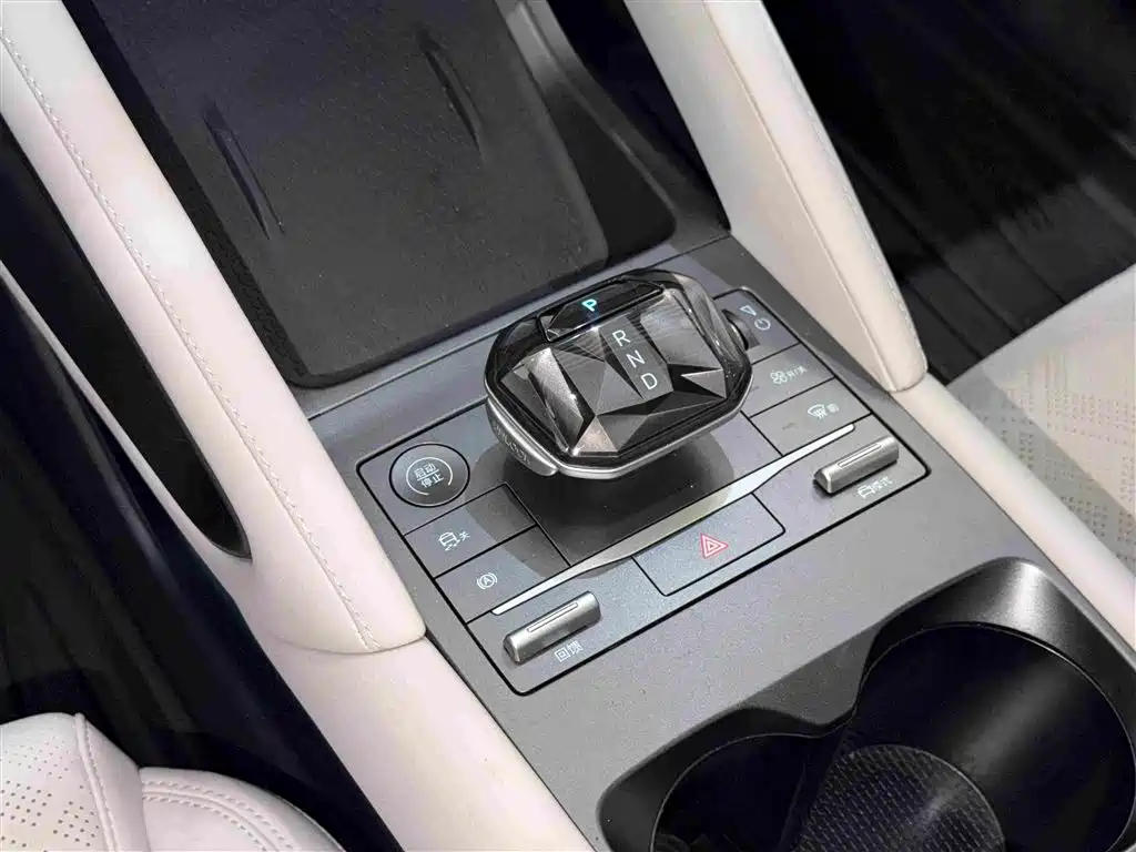 BYD Yuan UP — миниатюра 17