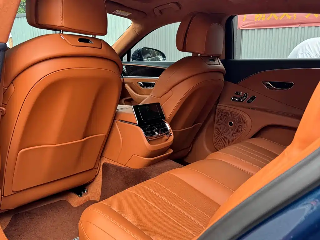 Bentley Flying Spur — миниатюра 7