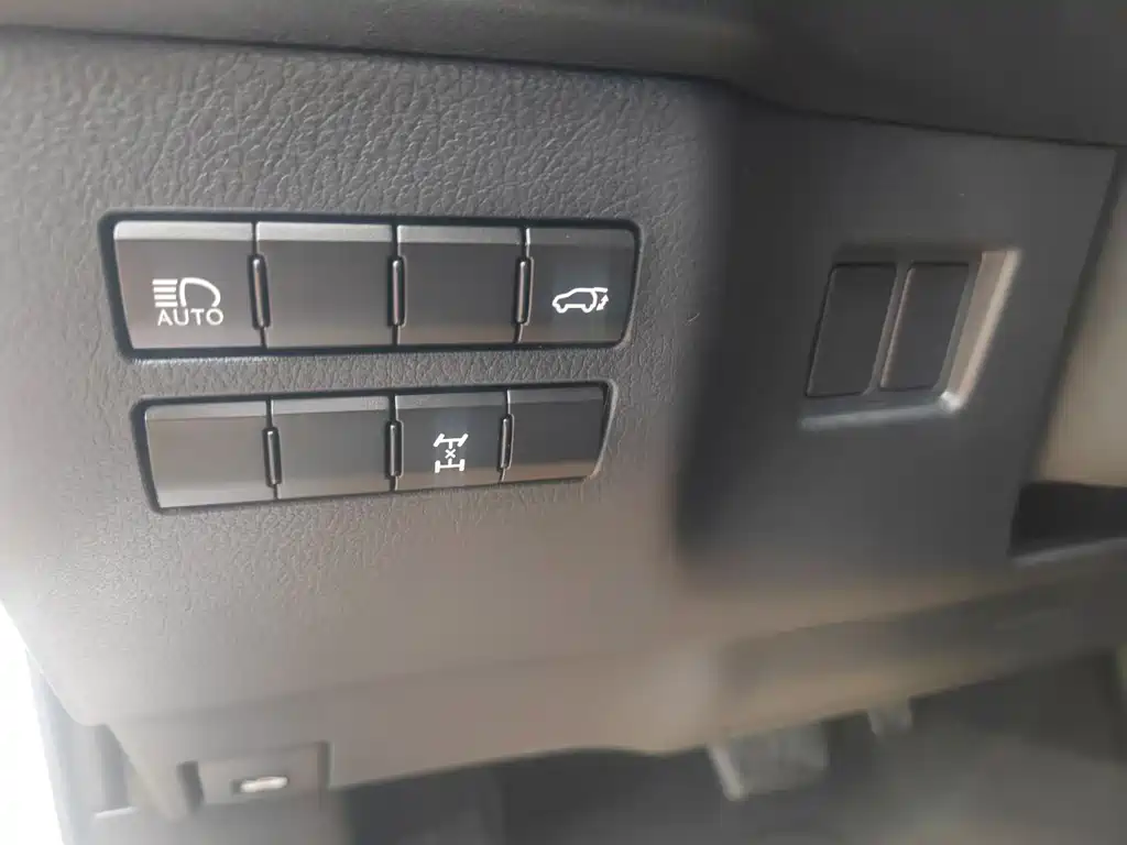 Lexus NX — миниатюра 3