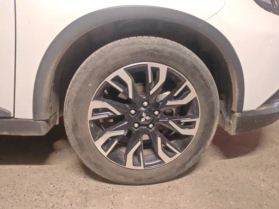 Mitsubishi Outlander — миниатюра 6