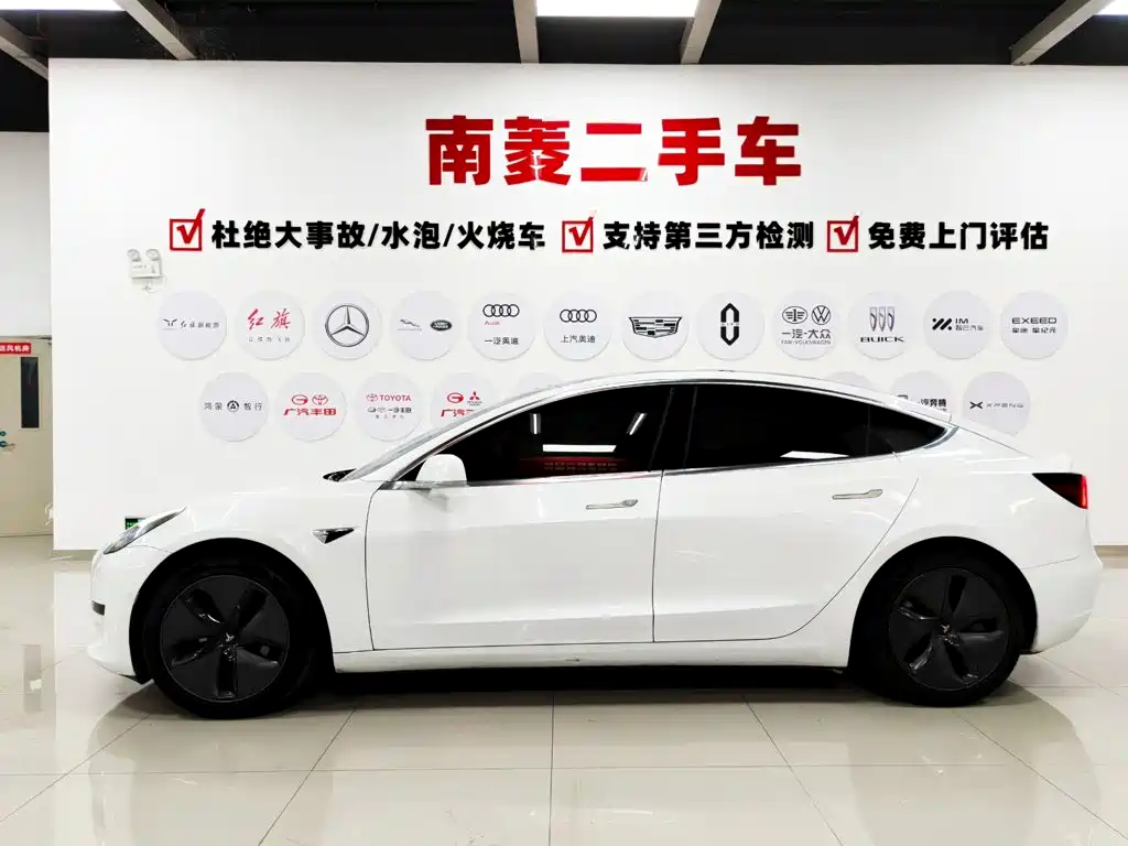 Tesla Model 3 — миниатюра 6