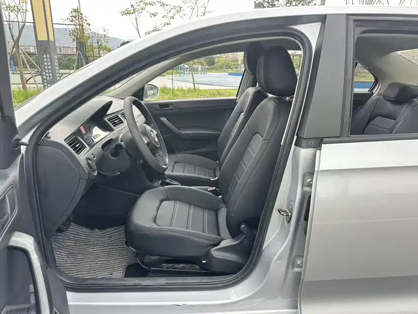 Volkswagen Santana — миниатюра 4