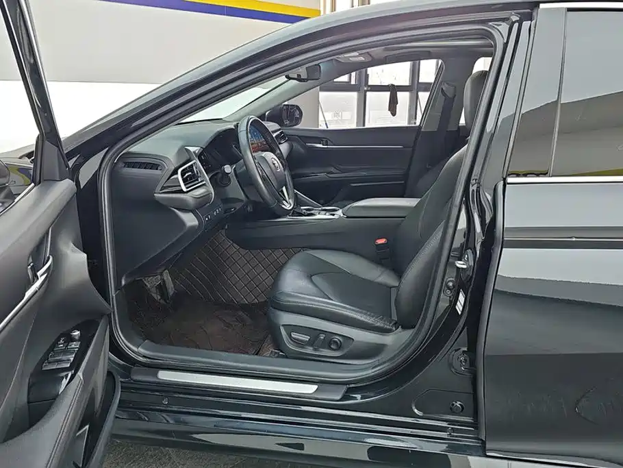 Toyota Camry 2021 2.5G Luxury