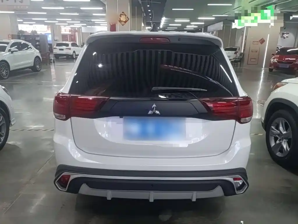 Mitsubishi Outlander — миниатюра 6