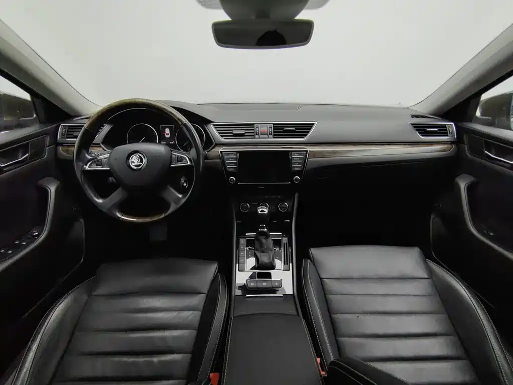 Skoda Superb — миниатюра 5