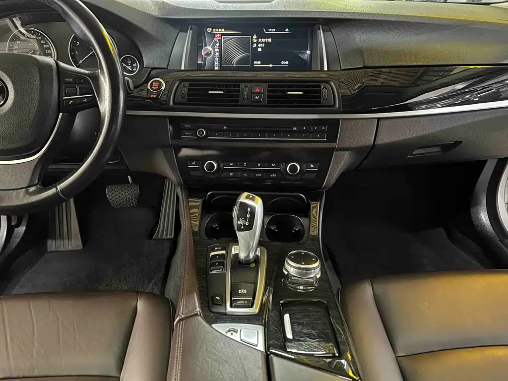 BMW 5 Series — миниатюра 10