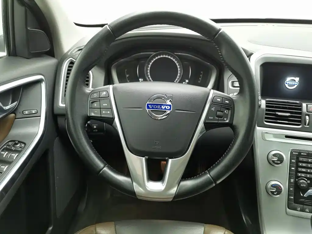 Volvo XC60 — миниатюра 11
