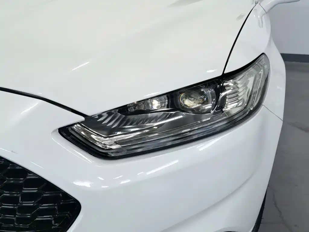 Ford Mondeo — миниатюра 7